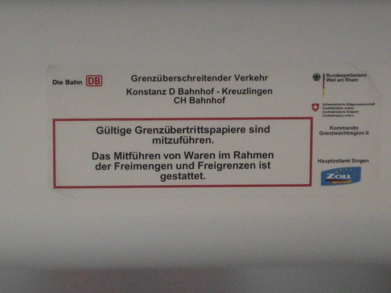 Hinweis zum mitfhren von Grenzpapieren auf der Schwarzwaldbahn. Die Dostos fahren nmlich teilweise nach Kreuzlingen (CH). Aufgenommen am 8. November 07 in Konstanz Hauptbahnhof.