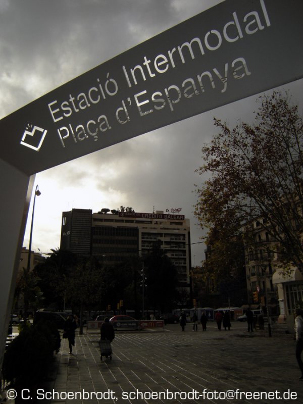 Hinweisschild vor dem Bahnhof in Palma de Mallorca
Dezember 2008