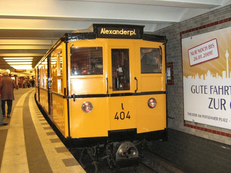 Hist. A2-Zug im Bhf. Alexanderplatz am 5. 10. 2008