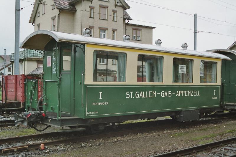 Hist. Personenwagen As 101 im Bahnhof Gais am  08.05.2006
