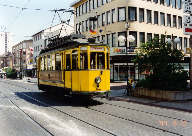 Hist. Strassenbahnwagen 144 in Kassels Innenstadt, 1994