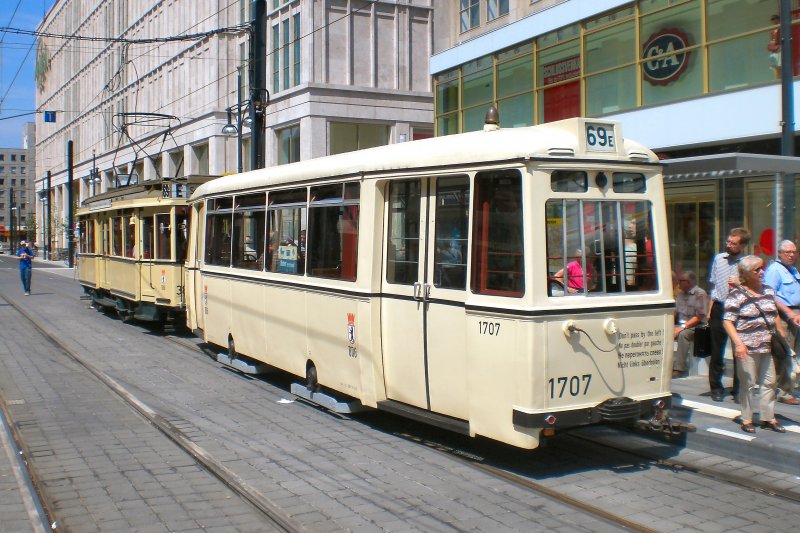 Hist. Strassenbahnzug abfahrbereit am Alexanderplatz, Sommer 2007