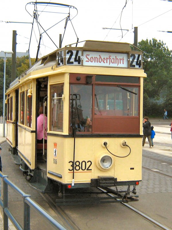 Hist. Triebwagen 3802 bei einer Sonderfahrt am Nordbahnhof Berlin, Themenfahrt 2007
