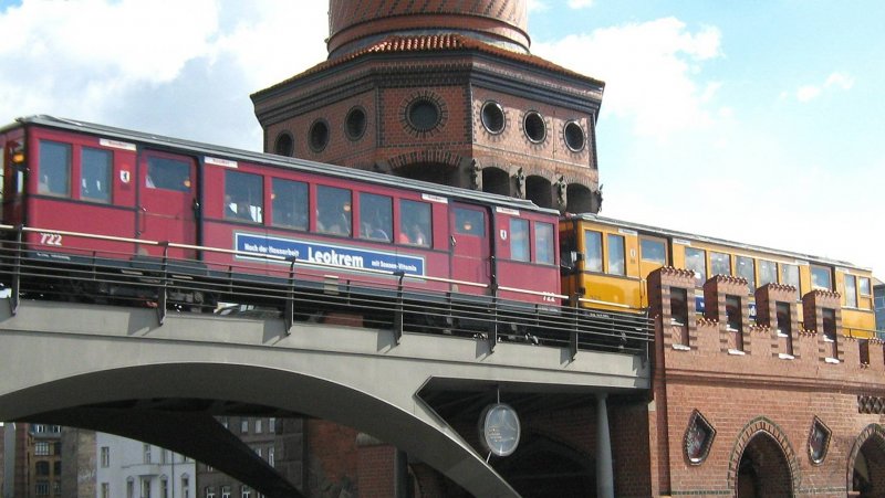 Hist. U-Bahn-Zug auf der Oberbaumbr�cke, BERLIN 2007
