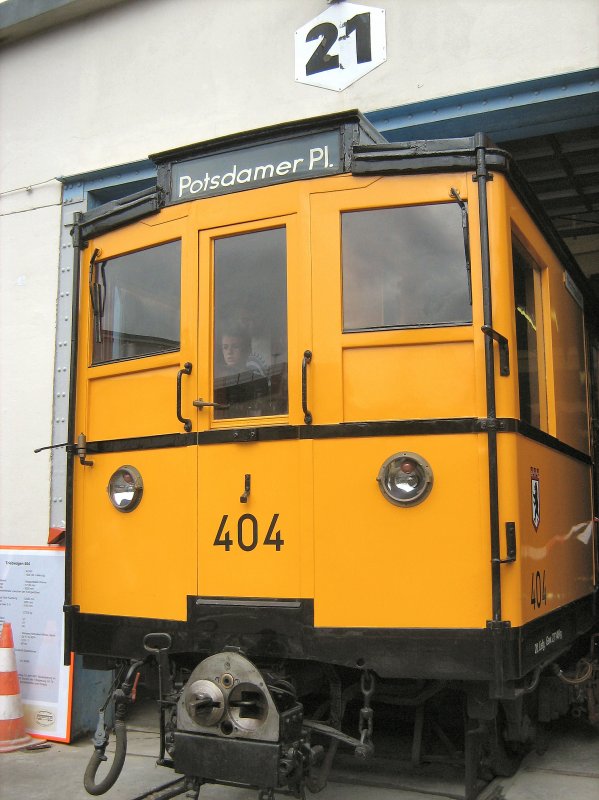 Hist. U-Bahnwagen 404 in der Werkstatt Seestrasse, Tag der offenen Tr der BVG am 7.9.2008