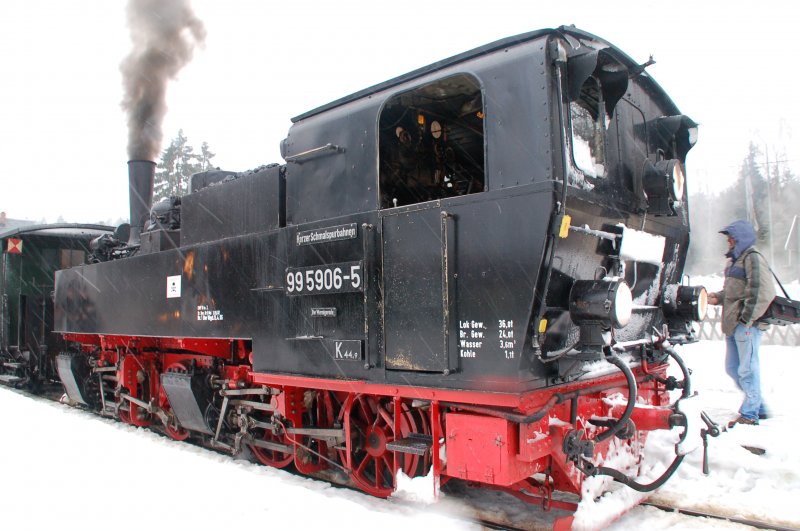 Historische Dampflokomotive 99 5906-5 der Harzer Schmalspurbahnen am 18.02.2006 im Bahnhof Drei-Annen-Hohne bei einer Sonderfahrt. 