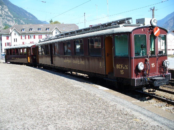 Historischer Pendelzug der MC = Martigny - Chtelard .. 1000 mm am 30.07.2006 im Bahnhof von Vernayaz