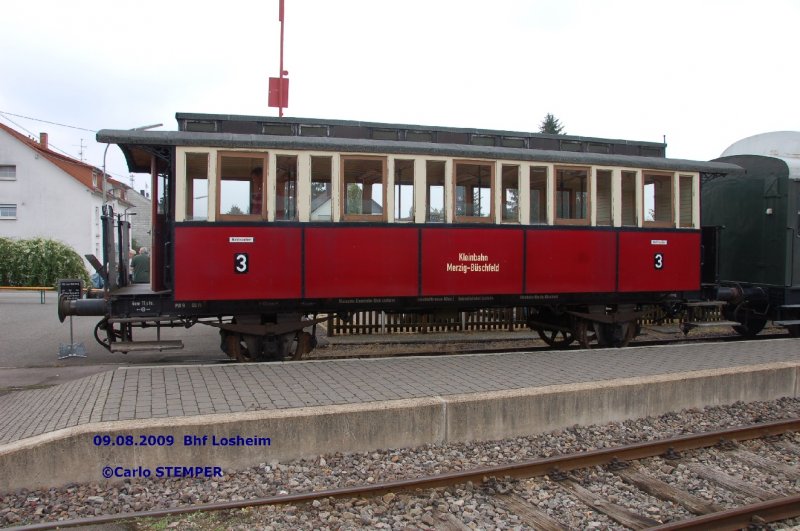 Historischer Personenwagen Anfang 20Jahrhundert No PW9 50Pl ist in Losheim zu besichtigen.