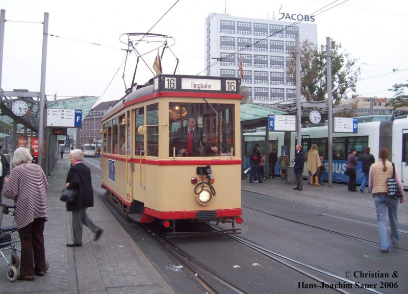 Historischer Stra�enbahnwagen (Wagen 701) in Bremen 10/2006 .