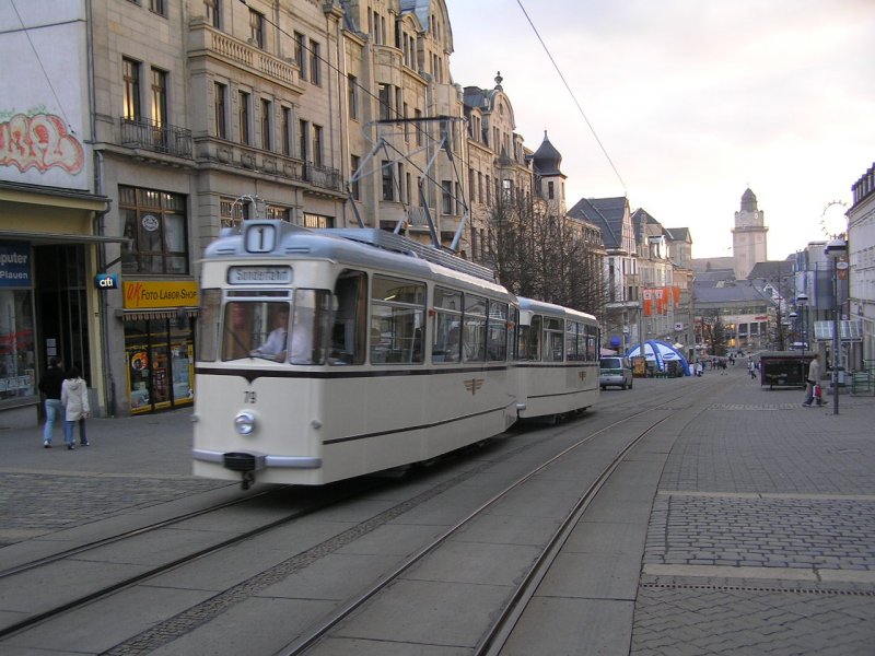 Historischer Triebwagen der Plauener Stra�enbahn in der Bahnhofstra�e in der Innenstadt. Das Foto ist in November 05 aufgenommen