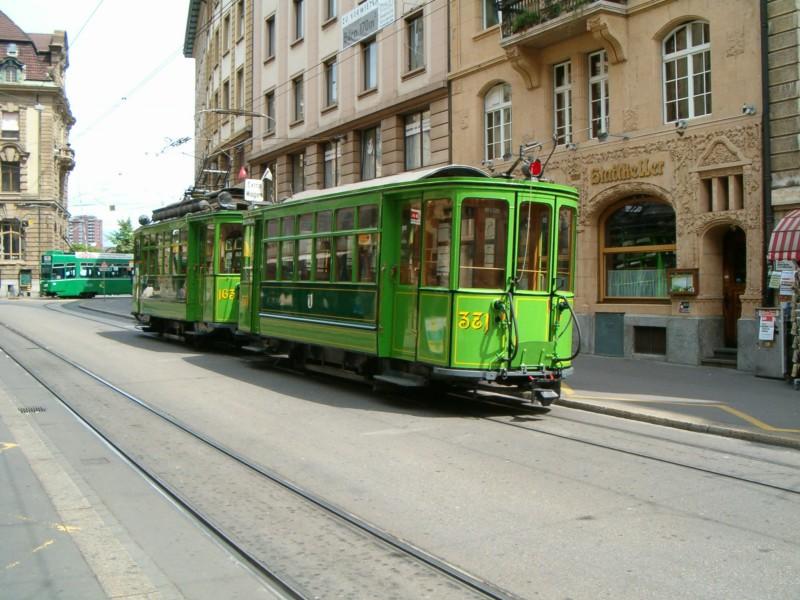 Historisches Tram in Basel am 01.05.2004.