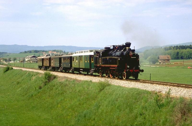 Histor.Zug von Ljubljana(Laibach) nach Novo Mesto mit Lok 17-006
(Henschel 1917 im Mai 1989.(Archiv P.Walter)