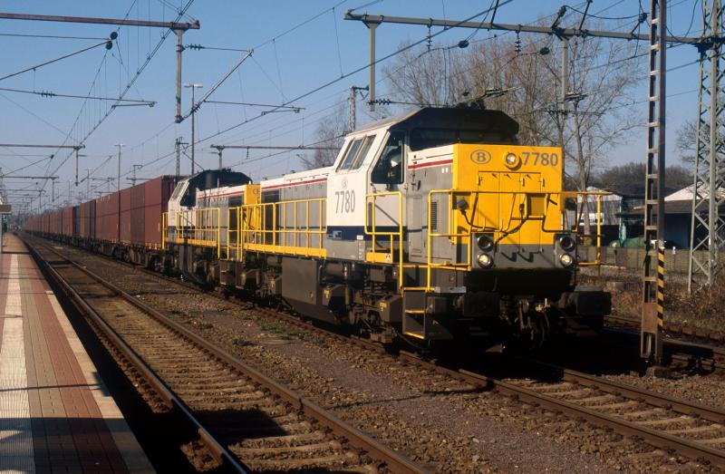 HLD 7780 und 7789 (Unter-Baureihe 7771 bis 7790 mit ATB und PZB90) mit Zug 46252 Gent (Belgien) - Aelmult (Schweden). Bad Bentheim am 01/04/2005.