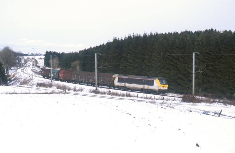 HLE 1354 + Gterzug 44867 Antwerpen - Woippy. Bellain am 10/02/2004