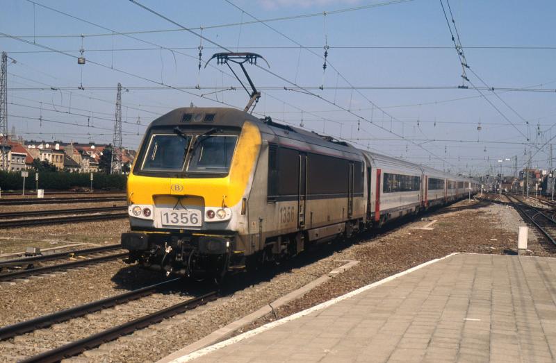 HLE 1356 mit IC534 Eupen - Brssel - Oostende in Brssel Nord. 11/04/2005