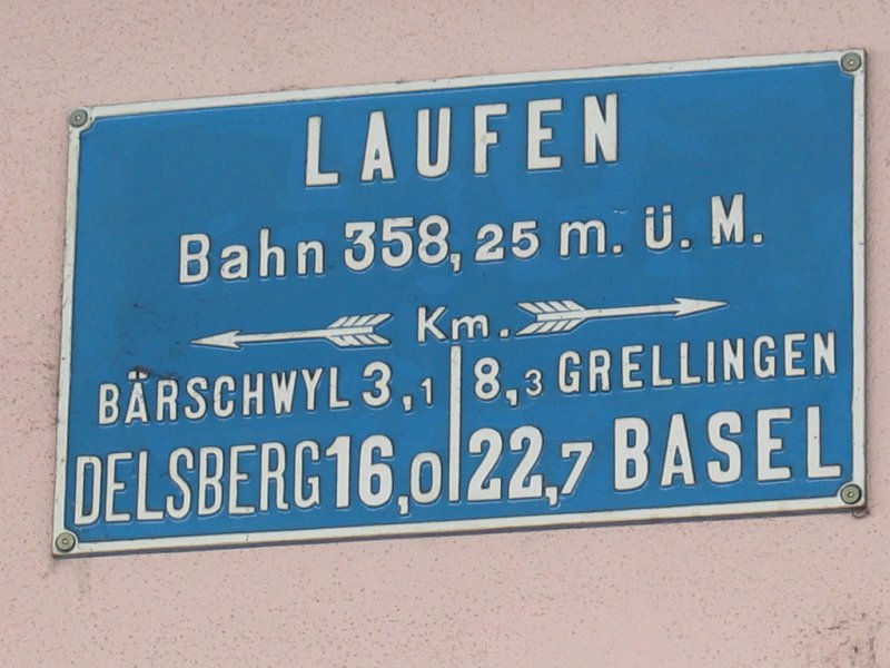hhen+Distanzschild am Bhf.Laufen BL