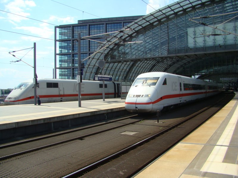 Hohe Versptungen am 07.06.2008 wegen Bauarbeiten. Links ein ICE 1 von Interlaken Ost und Rechts ein ICE 2 Steuerwagen von Kln.