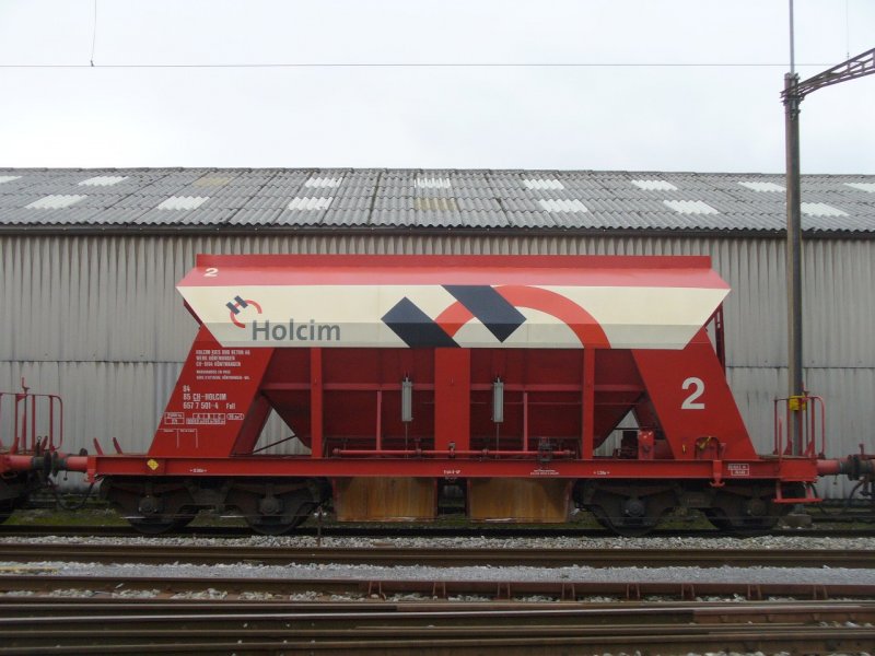 Holcim - Gterwagen Typ  Fall  80 85 657 7 501-4 im SBB Gterbahnhof von Biel / Bienne am 13.01.2008