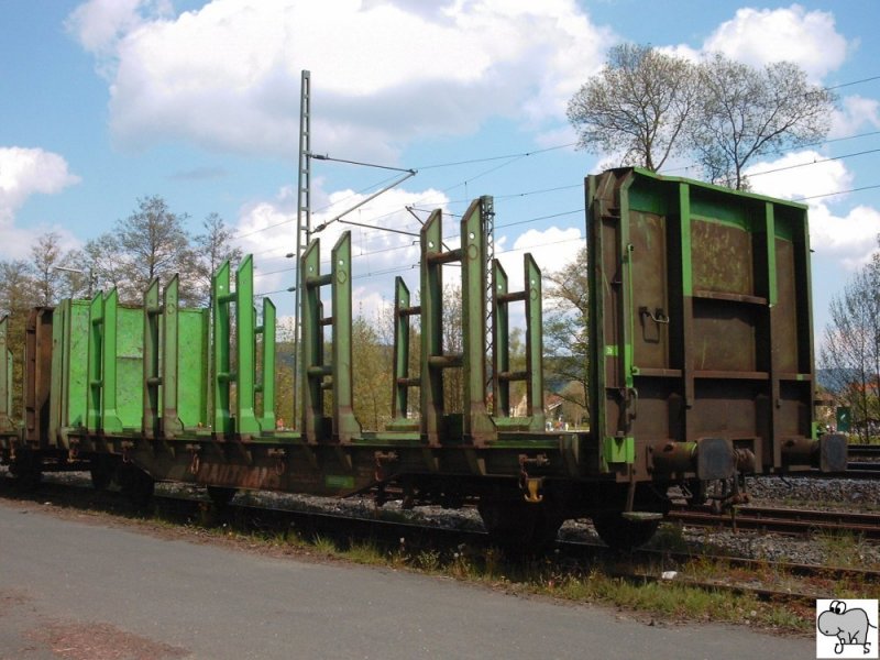 Holztransportwagen 430 6 025-9 stand am 4. Mai 2008 noch leer am Verladegleis in Kronach. Der Wagen gehrt zur VTG France SAS aus Paris.