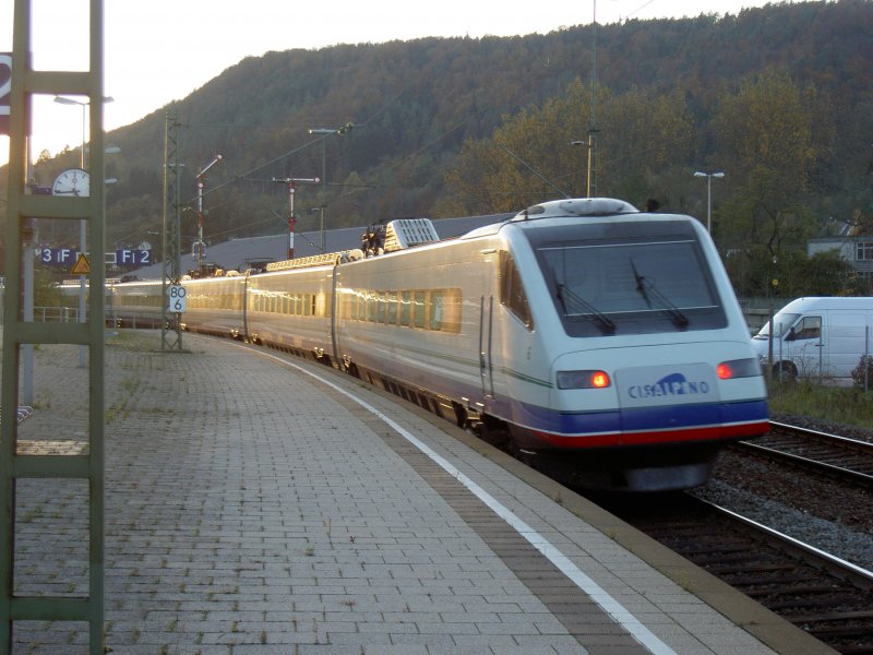 Horb am Necker am 29. Oktober 2006. Ein Cisalpino FS ETR 470 fhrt um kurz vor 17 Uhr nach Milano Centrale ;)
