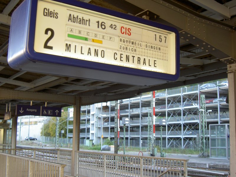 Horb am Necker am 29. Oktober 2006. Ein Cisalpino fhrt um kurz vor 17 Uhr von Stuttgart ber  ROYYWEIL  nach Milano Centrale.
