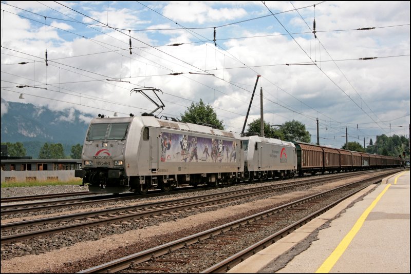 HUSKIES im Inntal: 185 540 (94800185540-2) und eine Schwesterlok bringen einen Schiebewandwagenzug zum Brenner. (08.07.2008) 
