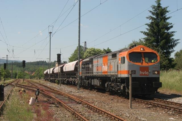 hvle V330.3 durchfhrt mit einem kurzen Zug vom Kalkwerk Horberg den Elbingerder Westbahnhof; 10.06.2007
