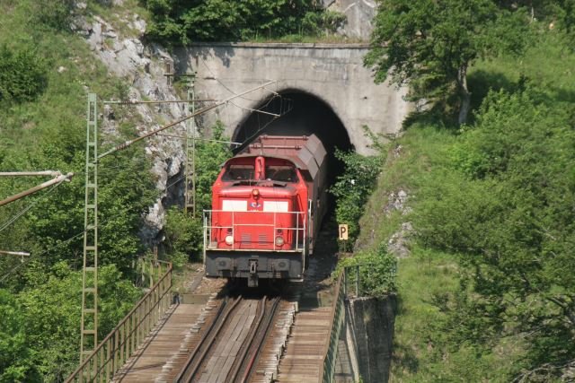 hvle V60.3 verlsst den Krume-Grube-Tunnel in Neuwerk; 08.06.2007