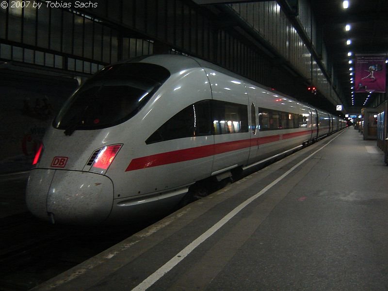 IC 1591 als ICE-T endet in Stuttgart um 3:10 Uhr. Er hat 34 Minuten Versptung.