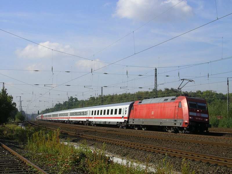 IC 1943/1949,Leipzig/Berlin Sdkreuz,Zugteilung in Hannover Hbf.,
voraus die 101 139-4,in der Mitte die 120 130 in Bochum Ehrenfeld(26.09.2008)