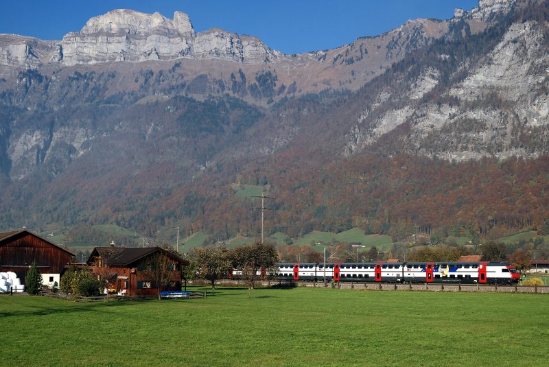IC 2000 - Garnitur (IC 571) bei Walenstadt (01.11.2007)