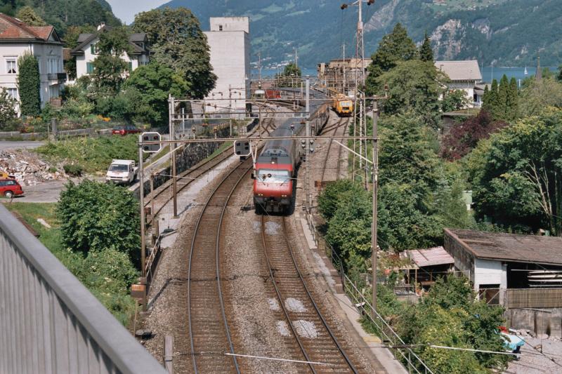 IC 2000 Komposition (IR Basel-Chur) durchfhrt den Bahnhof Mlehorn. 