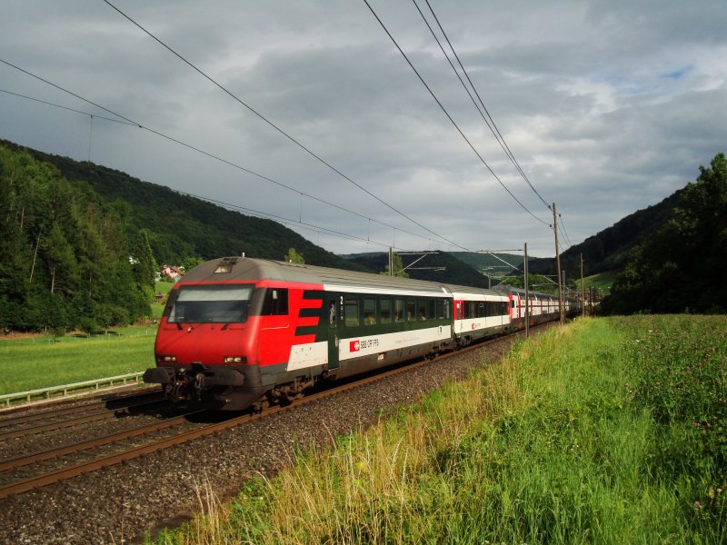 IC 2000 mit Zusatzmodul auf dem Weg nach Basel am 08.07.2008 bei Tecknau.