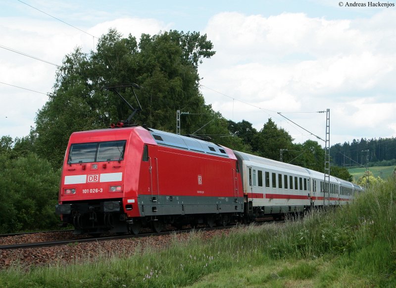 IC 2005  Bodensee  (Emden-Konstanz) mit Schublok 101 026-3 am km 7,0 12.6.09
