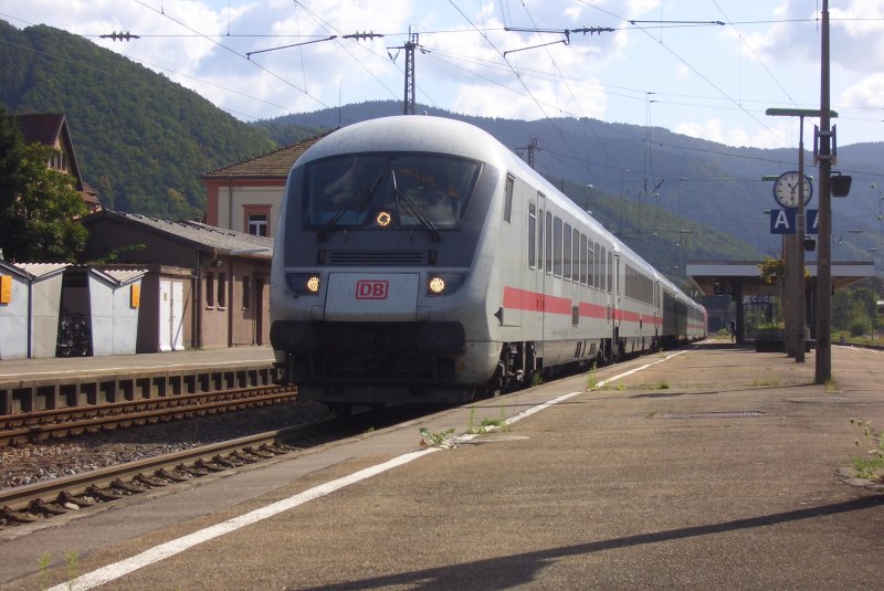 IC 2006 fhrt in Hausach ab, weiter in Richtung Dortmund. 29.08.09.