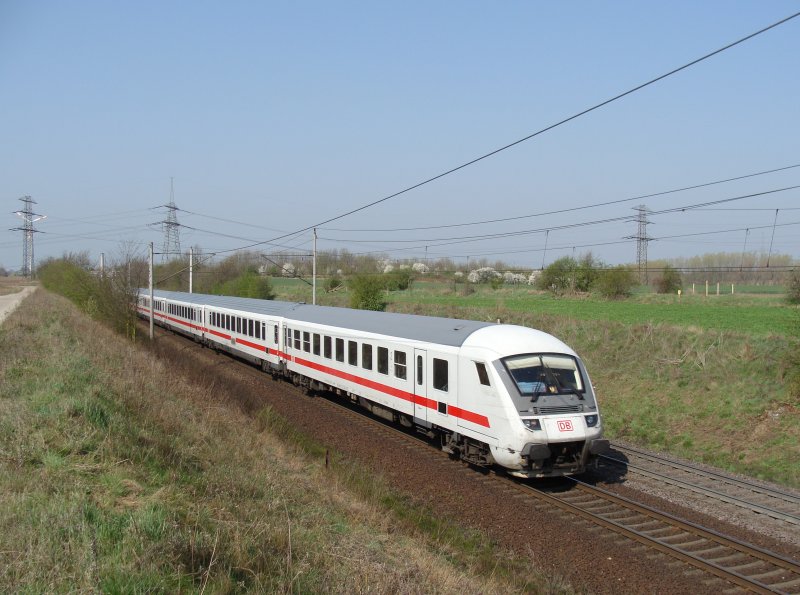 IC 2035 von Oldenburg nach Leipzig, fotografiert kurz vor Magdeburg am 11.04.2009. der Zug hatte etwa 10 Minuten Versptung
