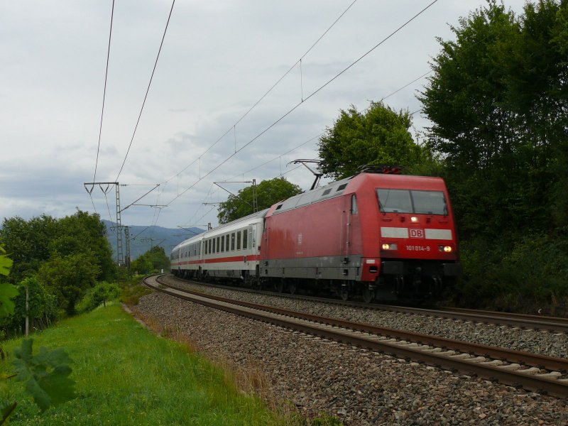 IC 2100 (Nrnberg Hbf-Basel SBB) heute die Aufgabe von 101 014. 
Freiburg-St.Georgen.