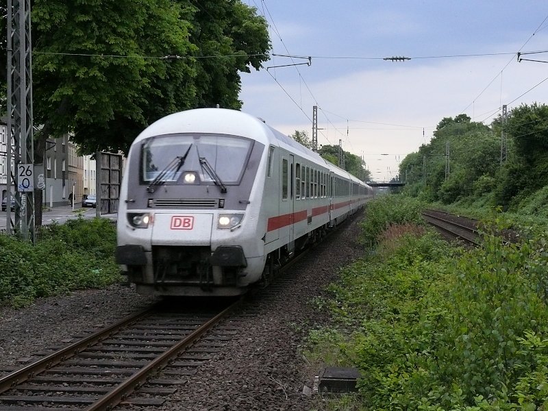 IC 2142 geschoben von 101 007-3 als Umleiter in Dortmund-Barop. 14.05.2009.