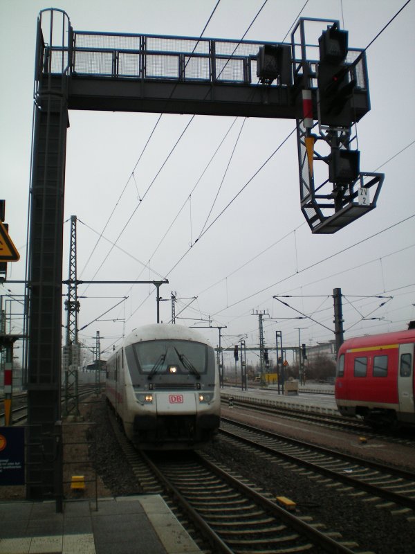 IC 2152 nach Dsseldorf erreicht den Erfurter Hbf am Gleis 2.Mrz 09