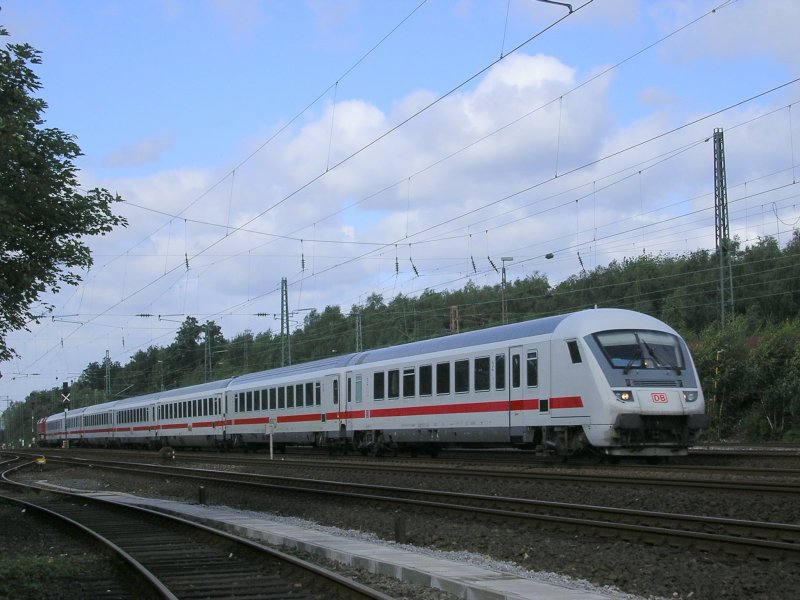 IC 2157 von Kln Hbf. nach Stralsund fhrt durch Bochum Ehrenfeld
im Schub die 120 141-7.(13.08.2008)