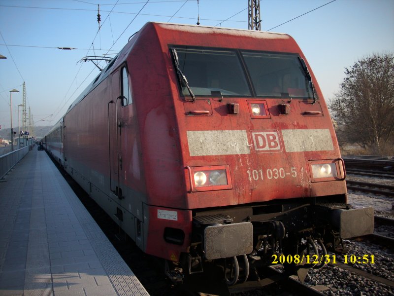 IC 2213 Binz-Stuttgart,mit 101 030 am letzten Tag des Jahres 2008, in Bergen/Rgen.