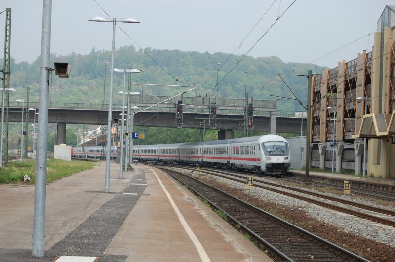 IC 2264 bei der Ausfahrt aus dem Bahnhof von Plochingen in Richtung Stuttgart.