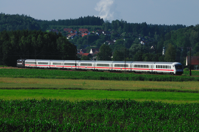 IC 2265 im Mindeltal kurz nach Mindelaltheim inklusive besonderer Schublok... (KBS 980, 04.07.2009).