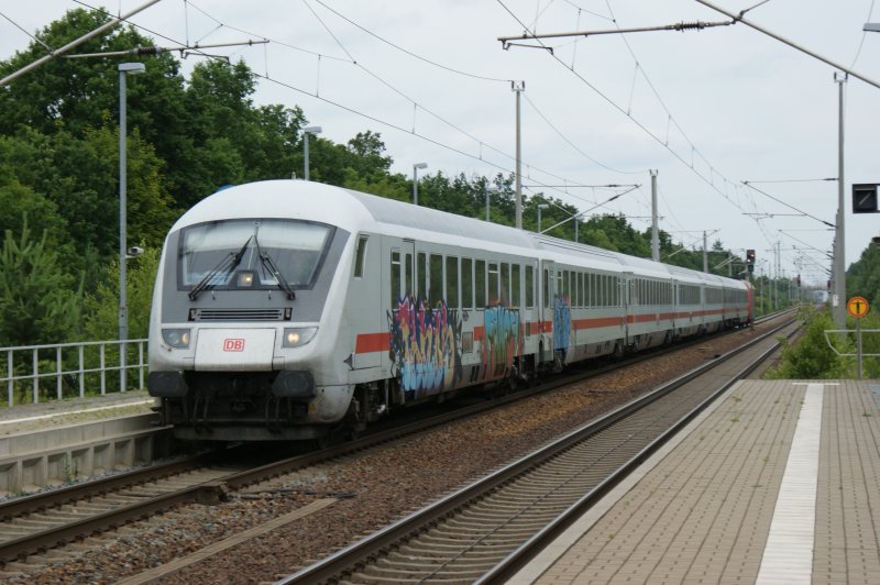 IC 2356 bei der Fahrt durch Burgkemnitz am 19.06.2009
