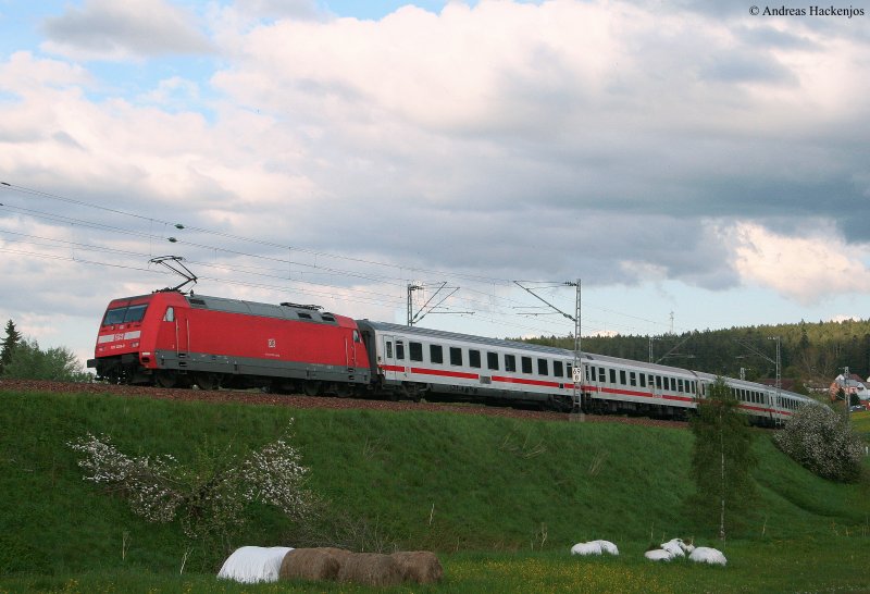 IC 2371  Schwarzwald  (Hamburg Altona-Konstanz) mit Schublok 101 028-9 am km 69,8 16.5.09