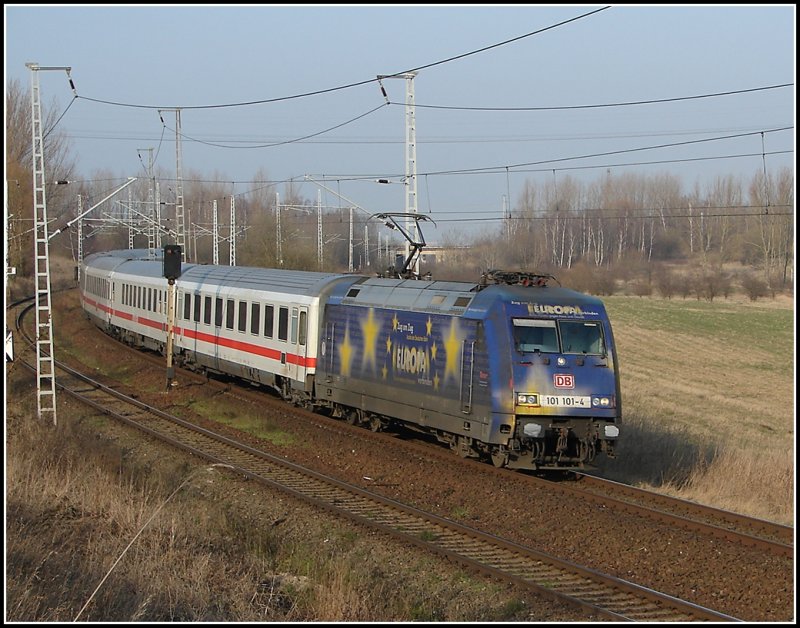 IC 2379 aus dem Ostseebad Binz mit der 101 101 kurz vor erreichen des Rostocker Hbf&acute;s. Aufgenommen am 13.03.07