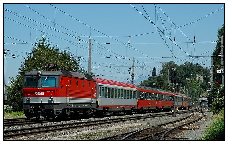 IC 512 „Hotel Ibis“ von Graz nach Innsbruck. Er war am 16.7.2007 mit 1044 115 bespannt. Aufgenommen am stlichen Ende des Bahnhofes Brixlegg bei der Durchfahrt ebendort.
