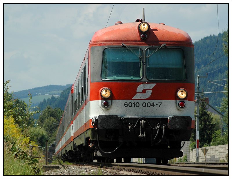 IC 515 „Therme Nova Kflach“ von Innsbruck nach Graz mit Steuerwagen 6010 004 voraus, am 15.8.2007 kurz vor Bruck a.d. Mur bei der Abzweigung auf die Sdbahn Richtung Graz.