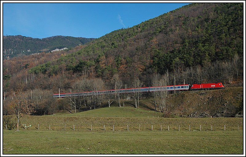 IC 532  KELAG Energie Express  von Villach nach Wien am 25.11.2006 kurz nach Payerbach-Reichenau.