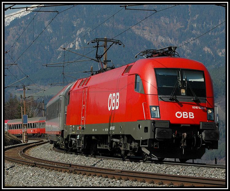 IC 533 „Europ. Computer Fhrerschein“ mit 1016 030 am 7.4.2006  auf dem Weg nach Villach auf der Semmering Nordrampe im Bereich der  Apfelwiese  fotografiert.